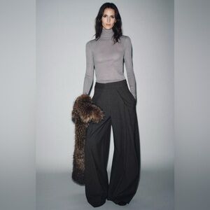 Wide-leg pinstripe pleated pants